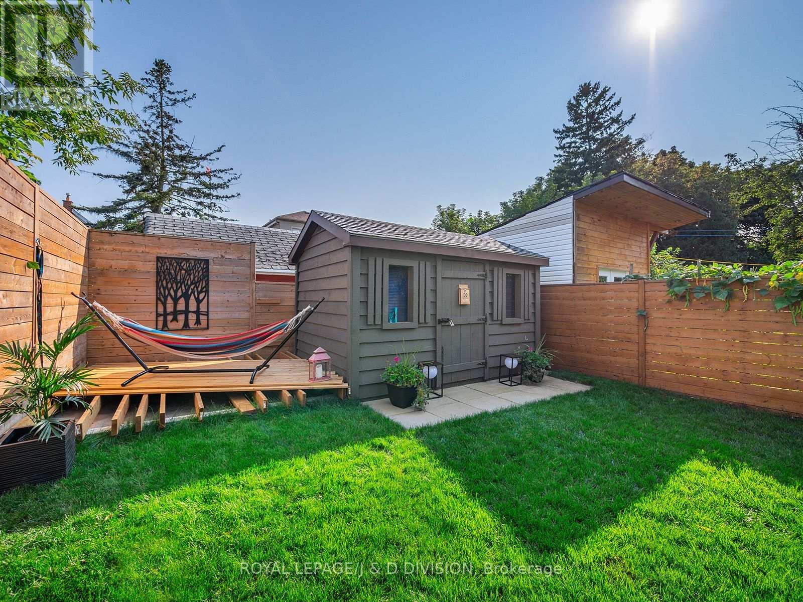 221 Virginia Avenue, Toronto, Ontario  M4C 2T6 - Photo 42 - E13098154