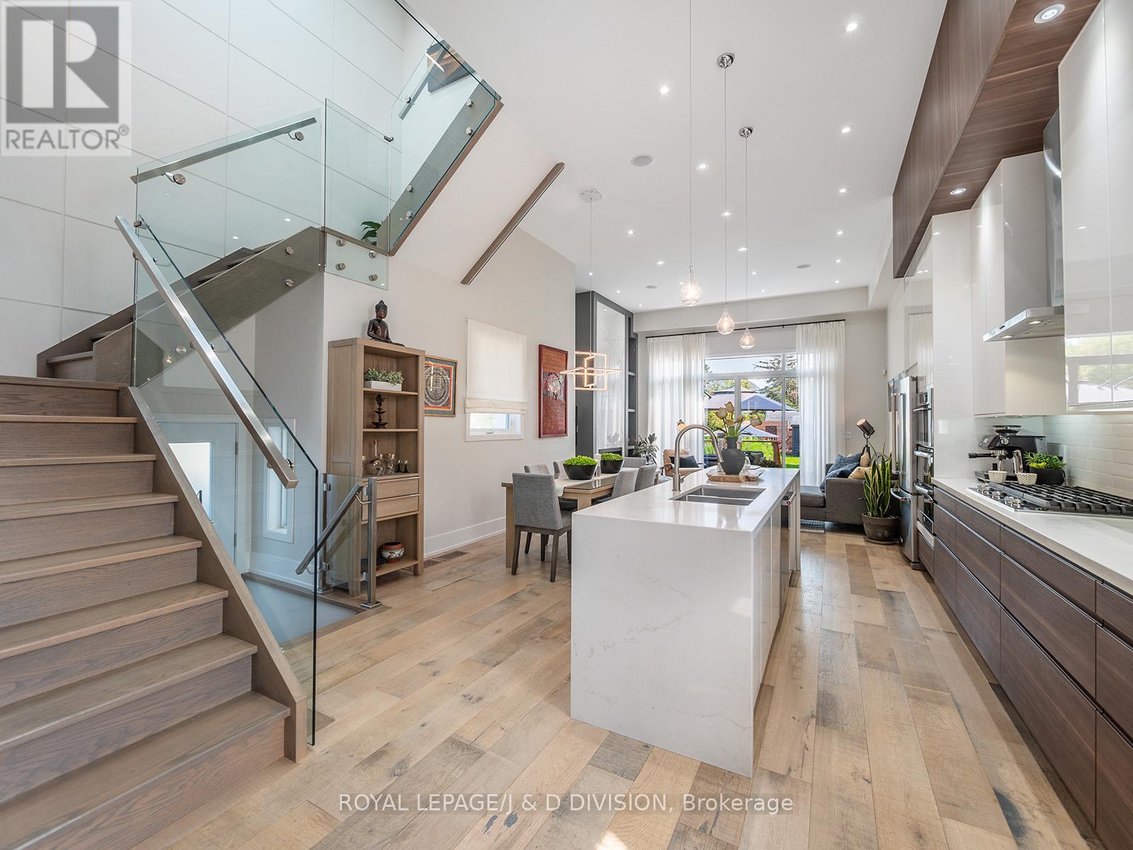 221 Virginia Avenue, Toronto, Ontario  M4C 2T6 - Photo 5 - E13098154