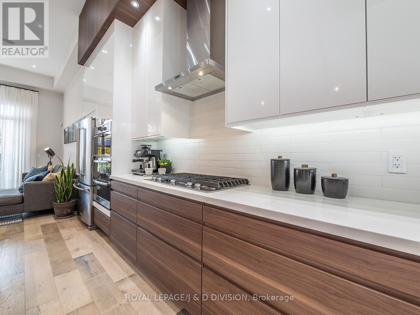 221 Virginia Avenue, Toronto, Ontario  M4C 2T6 - Photo 9 - E13098154