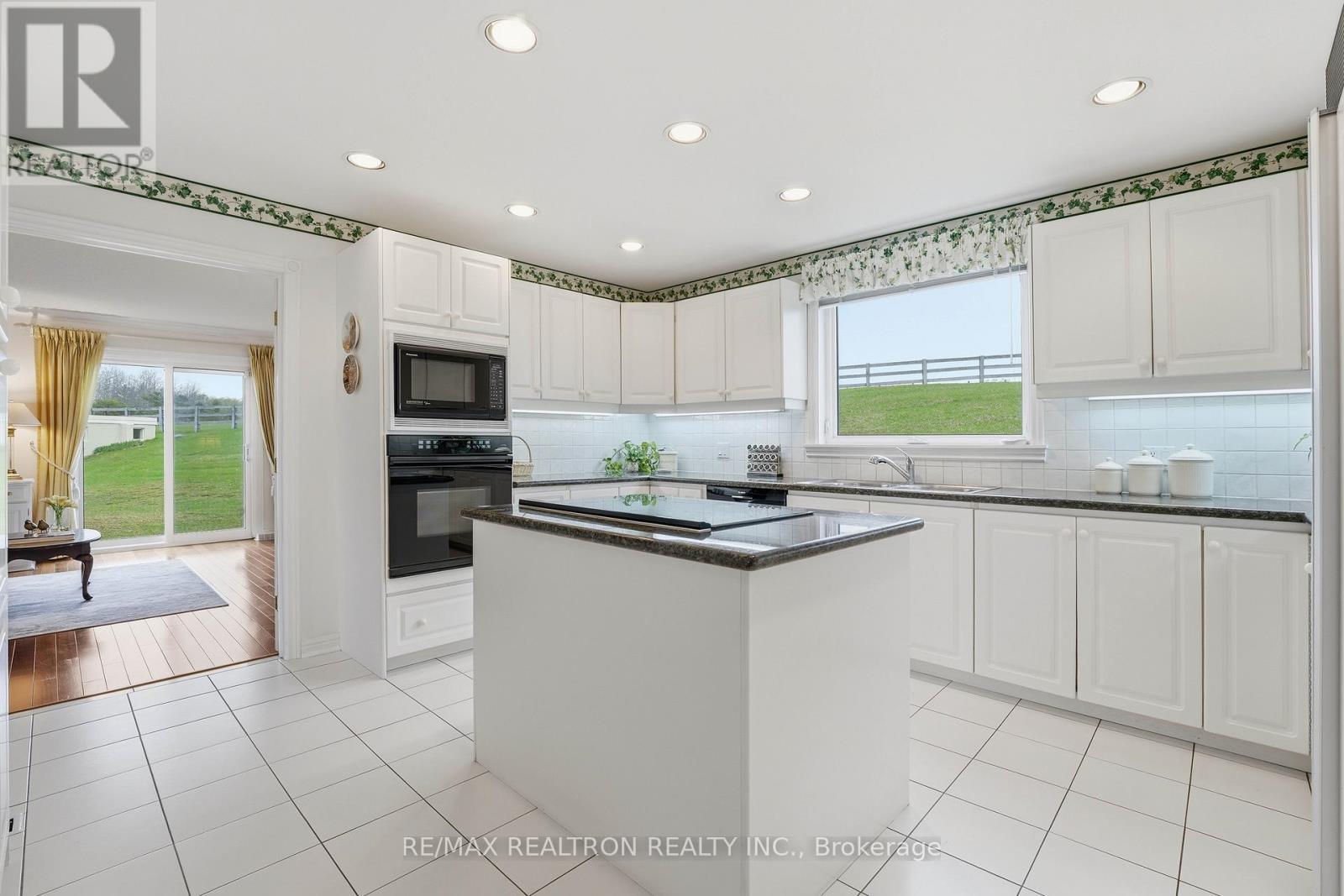5081 Holborn Road, East Gwillimbury, Ontario  L0G 1M0 - Photo 14 - N13098026