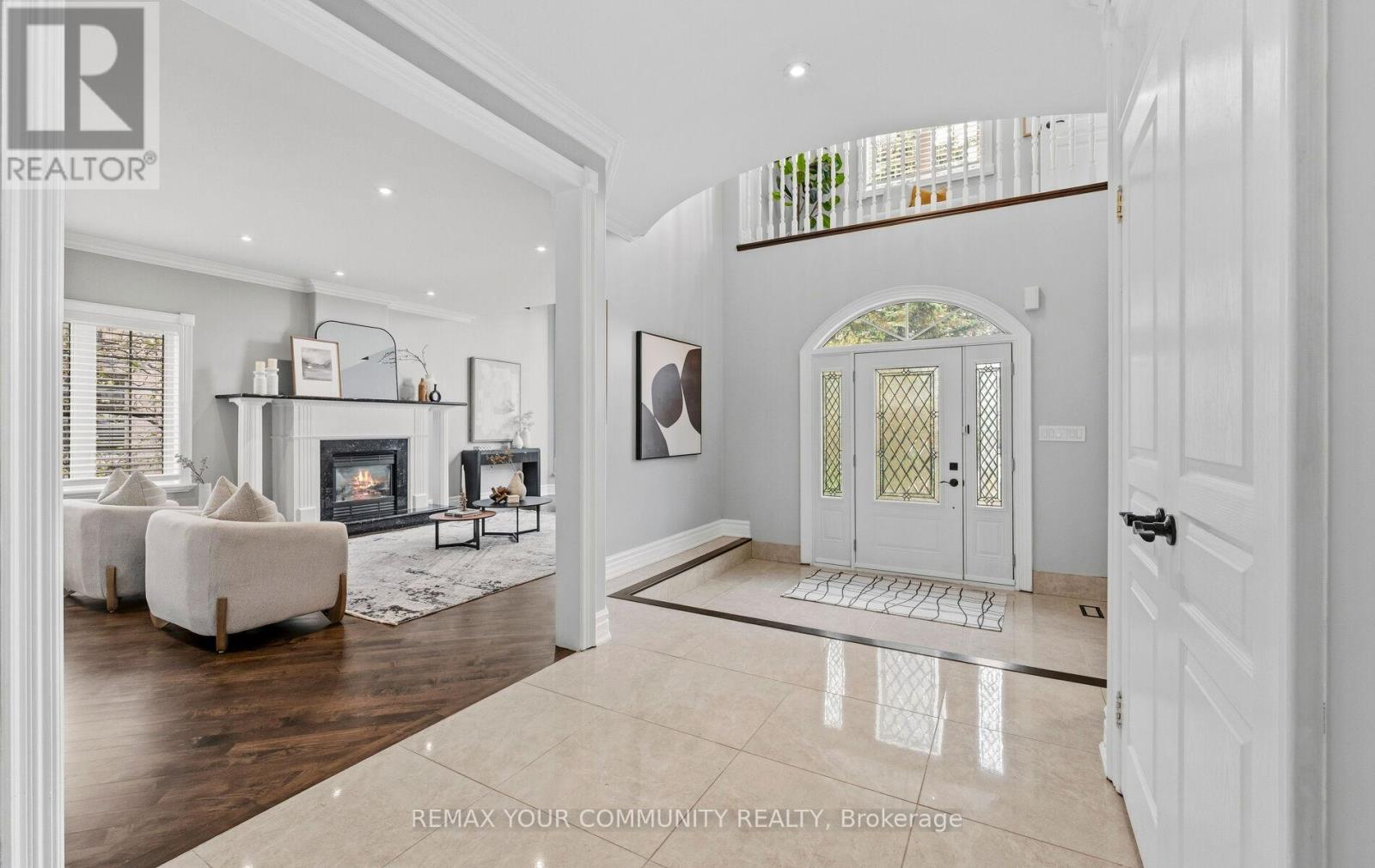 213 Willis Drive, Aurora, Ontario  L4G 7M2 - Photo 4 - N13098034