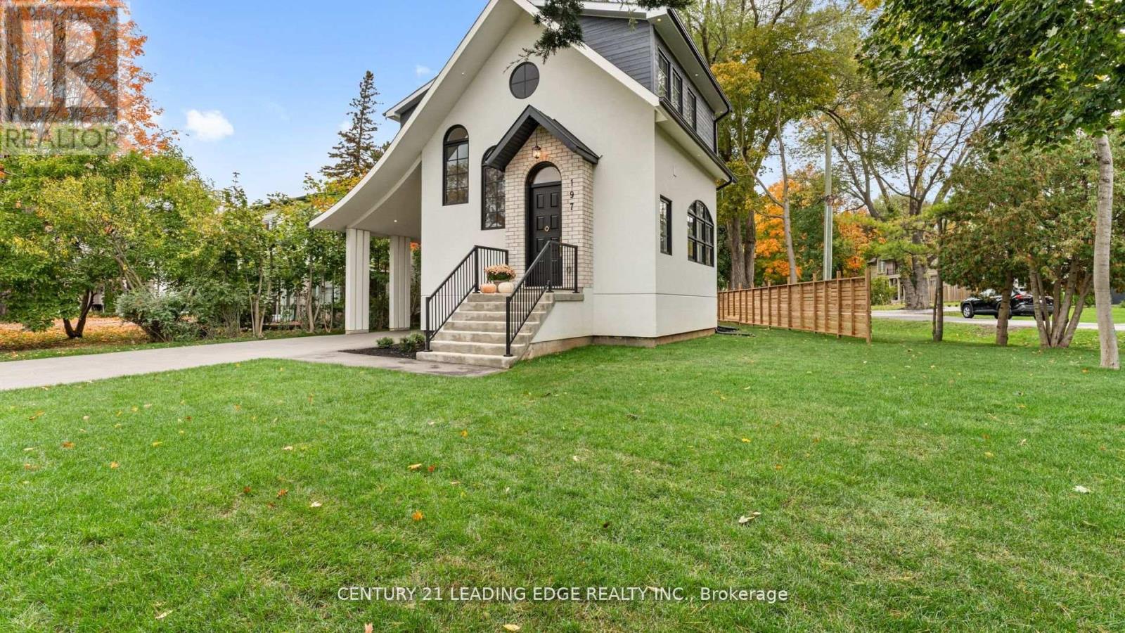 197 Glen Oak Drive, Oakville, Ontario  L6K 2J3 - Photo 3 - W12843096