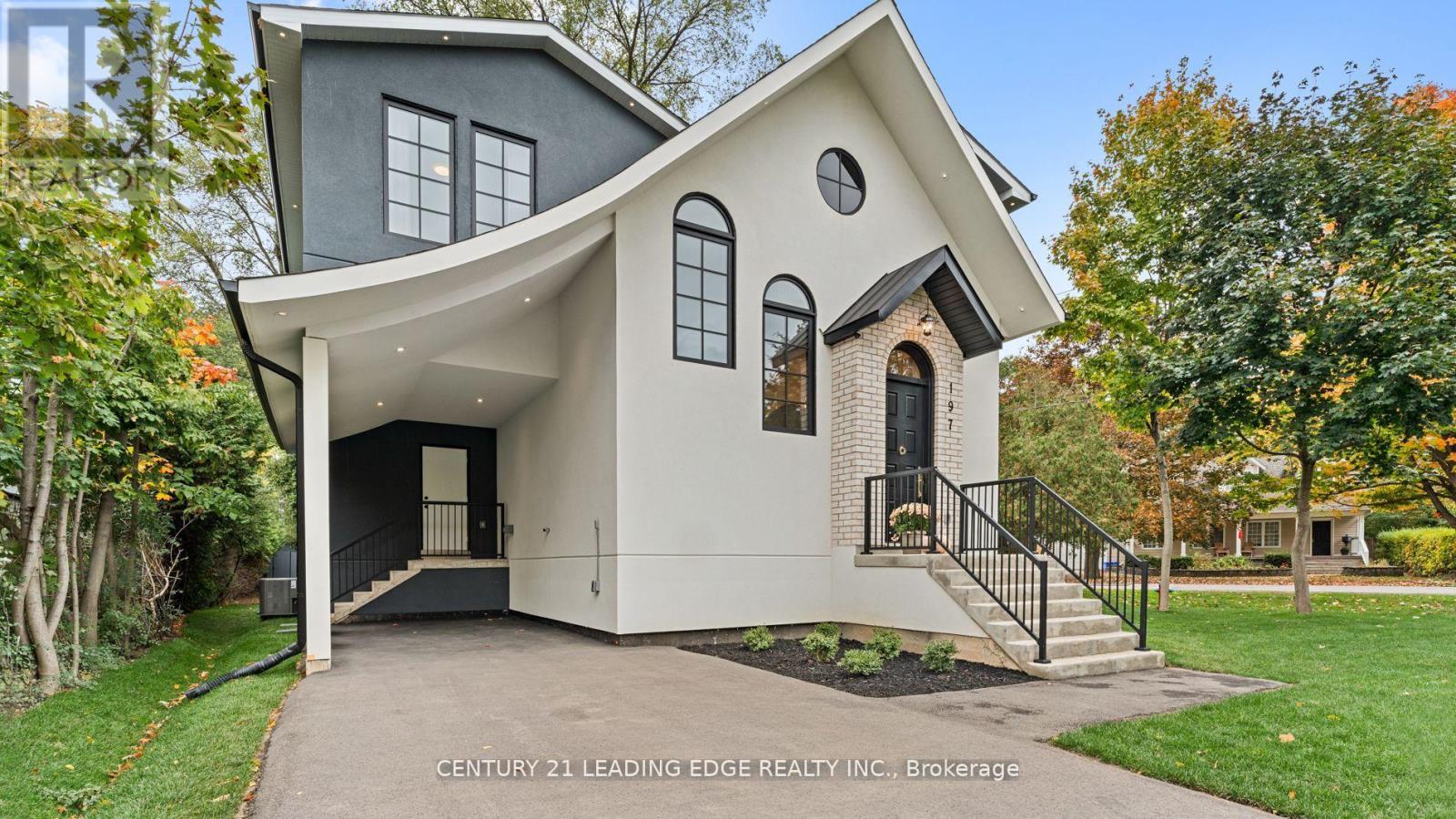 197 Glen Oak Drive, Oakville, Ontario  L6K 2J3 - Photo 2 - W12843096