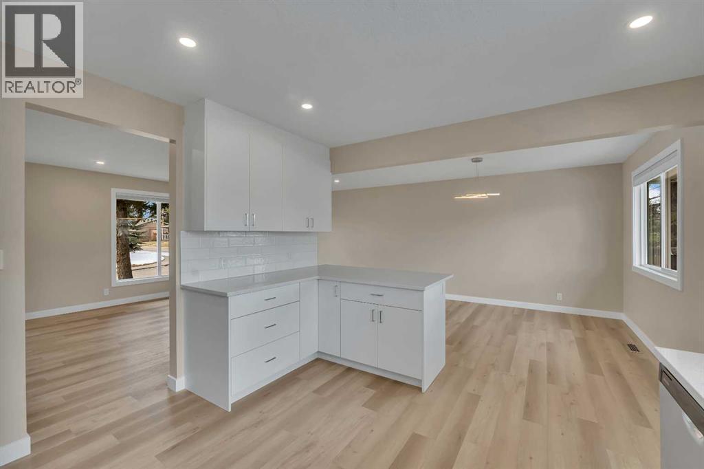221 Madeira Crescent NE, Calgary, Alberta  T2A 4N3 - Photo 10 - A2308131
