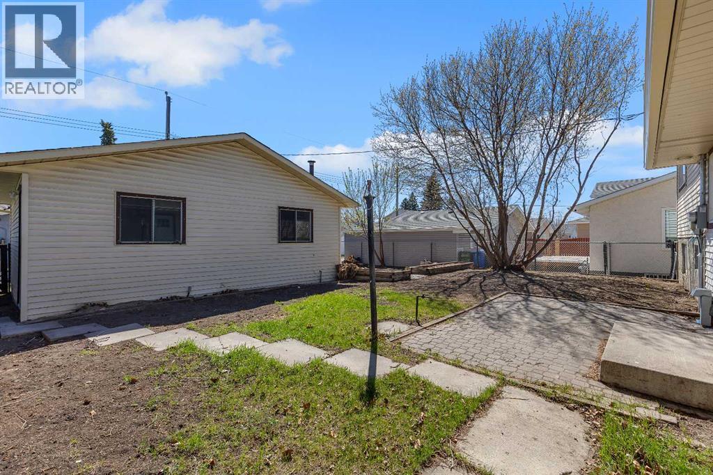 221 Madeira Crescent NE, Calgary, Alberta  T2A 4N3 - Photo 35 - A2308131