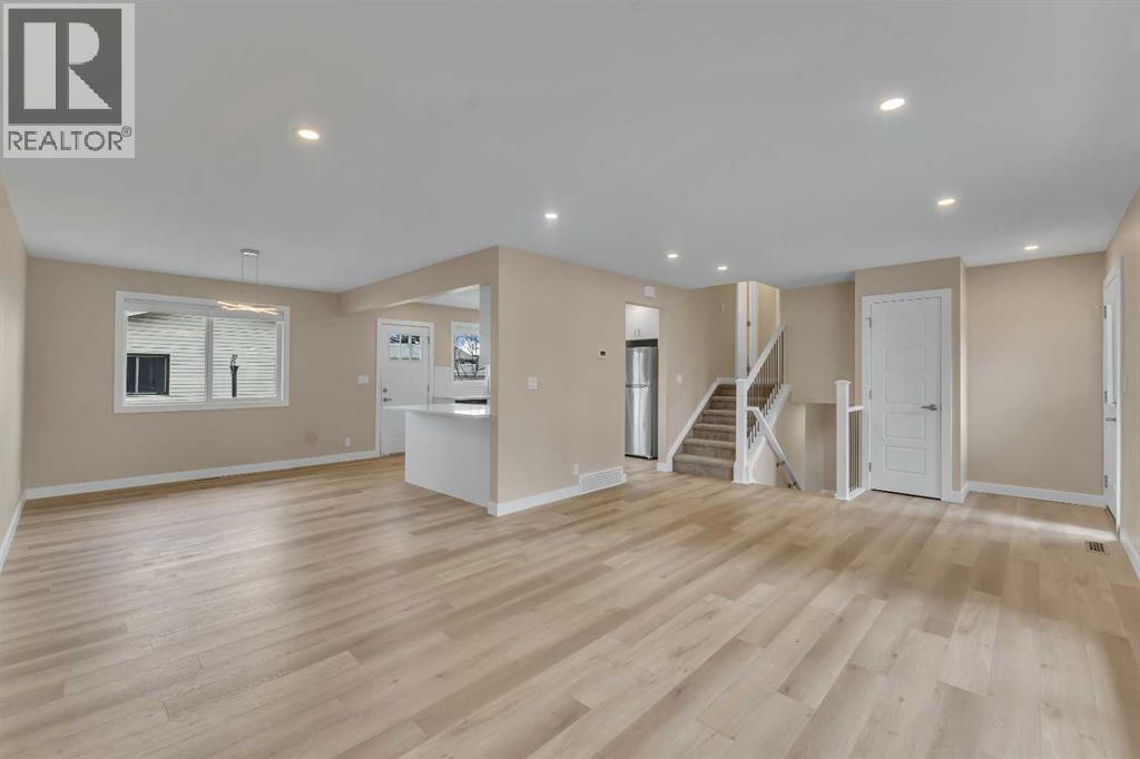 221 Madeira Crescent NE, Calgary, Alberta  T2A 4N3 - Photo 6 - A2308131