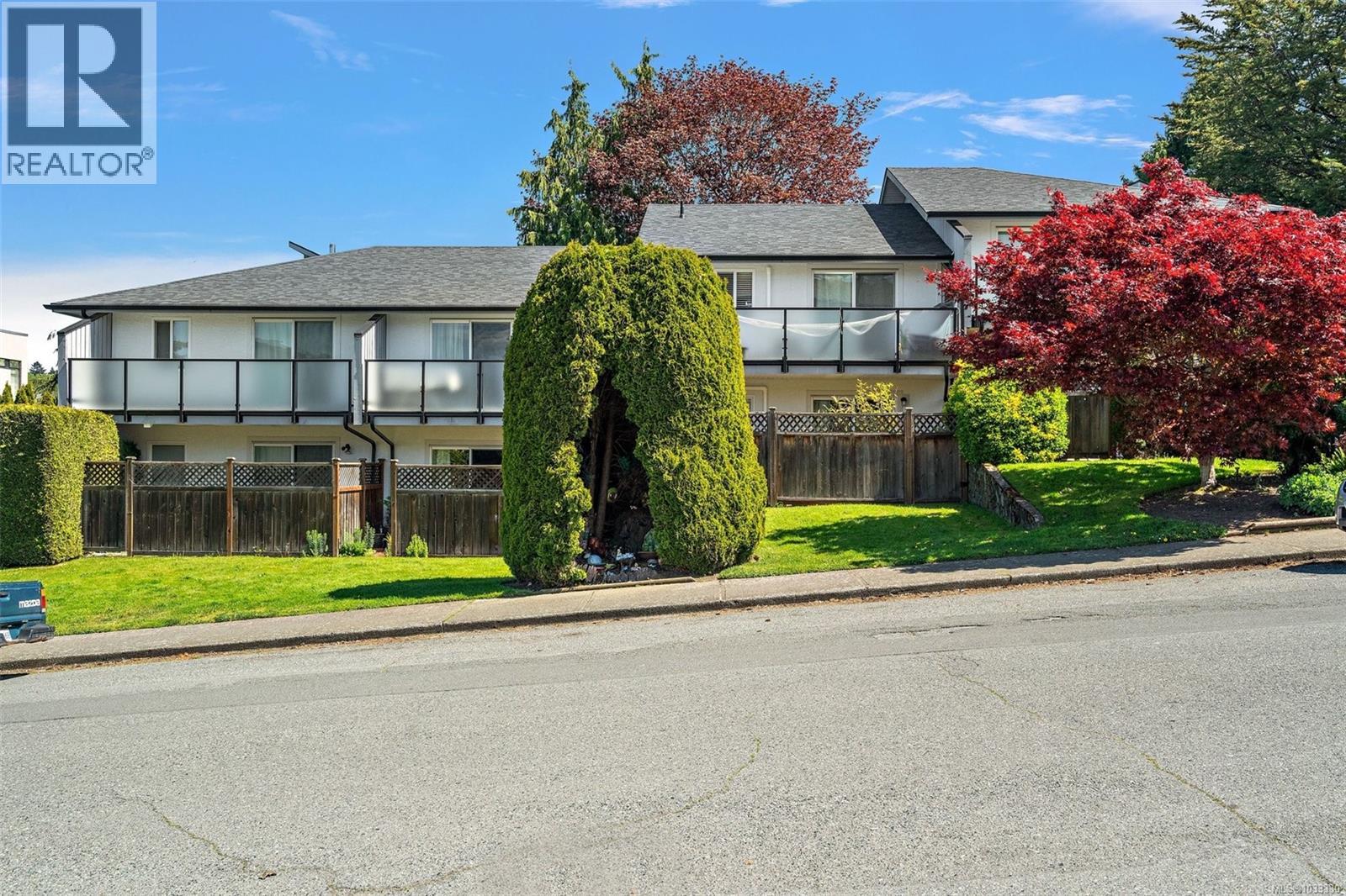 5 3235 Alder St, Saanich, British Columbia  V8X 1P3 - Photo 1 - 1033330