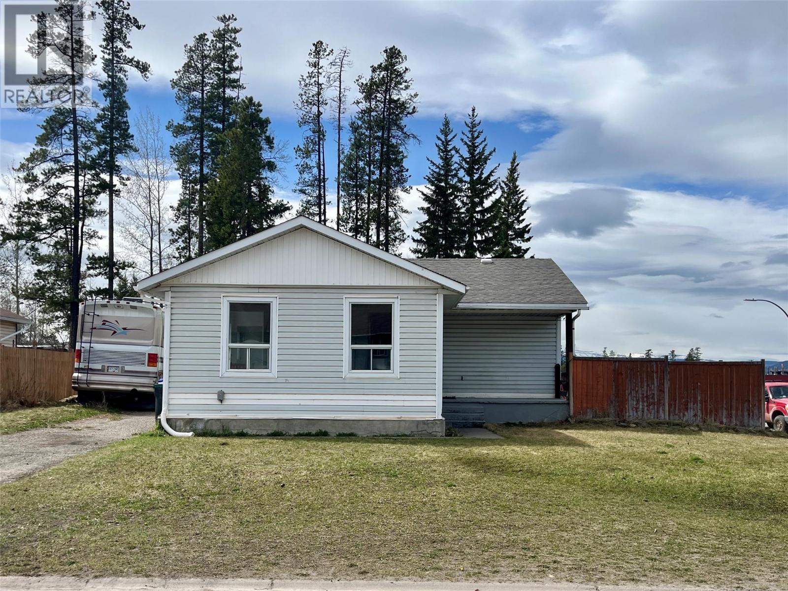 140 Spruce Avenue, Tumbler Ridge, British Columbia  V0C 2W0 - Photo 1 - 10386306