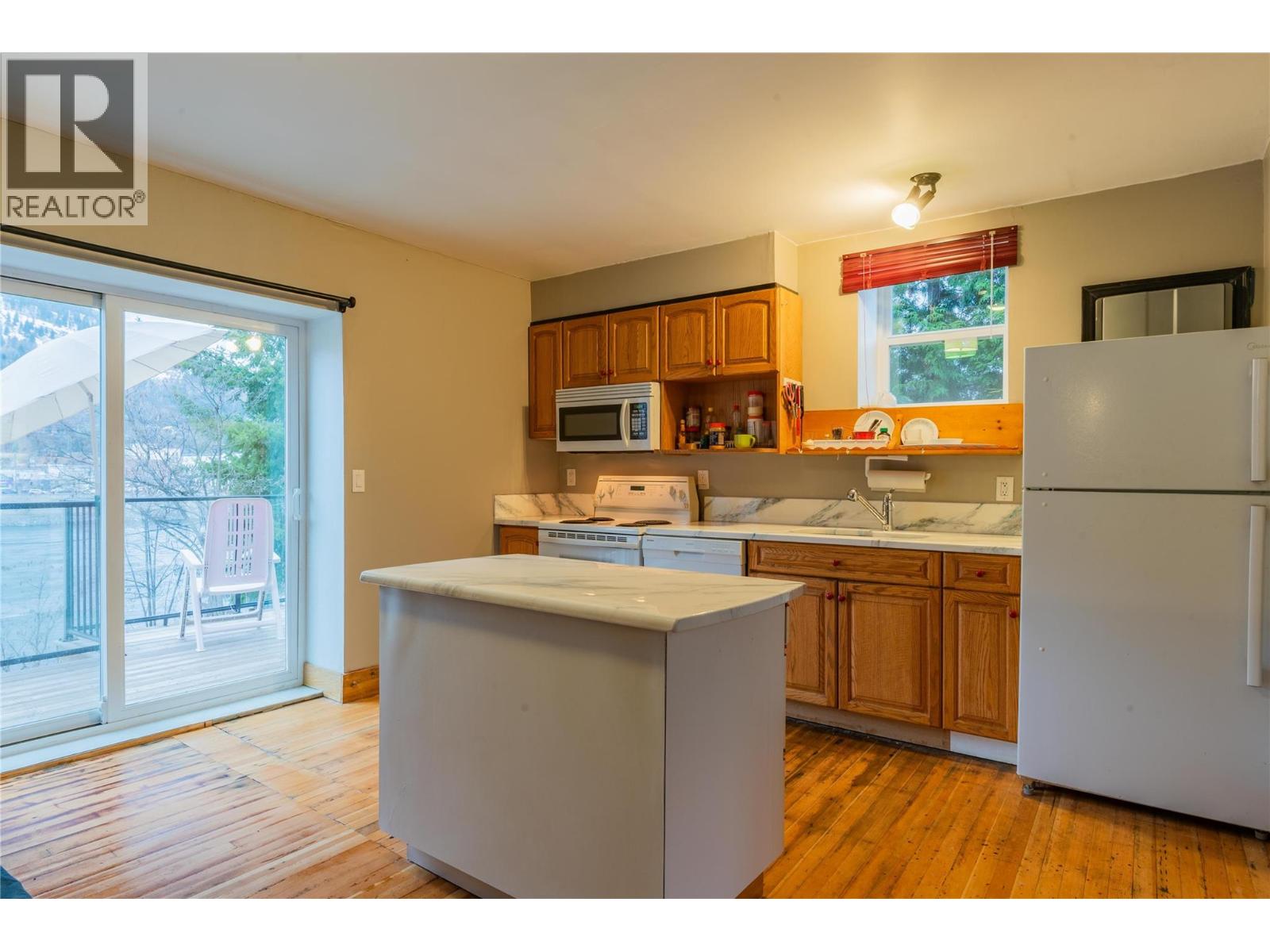 1662 Columbia Avenue, Trail, British Columbia  V1R 1K2 - Photo 4 - 10385802