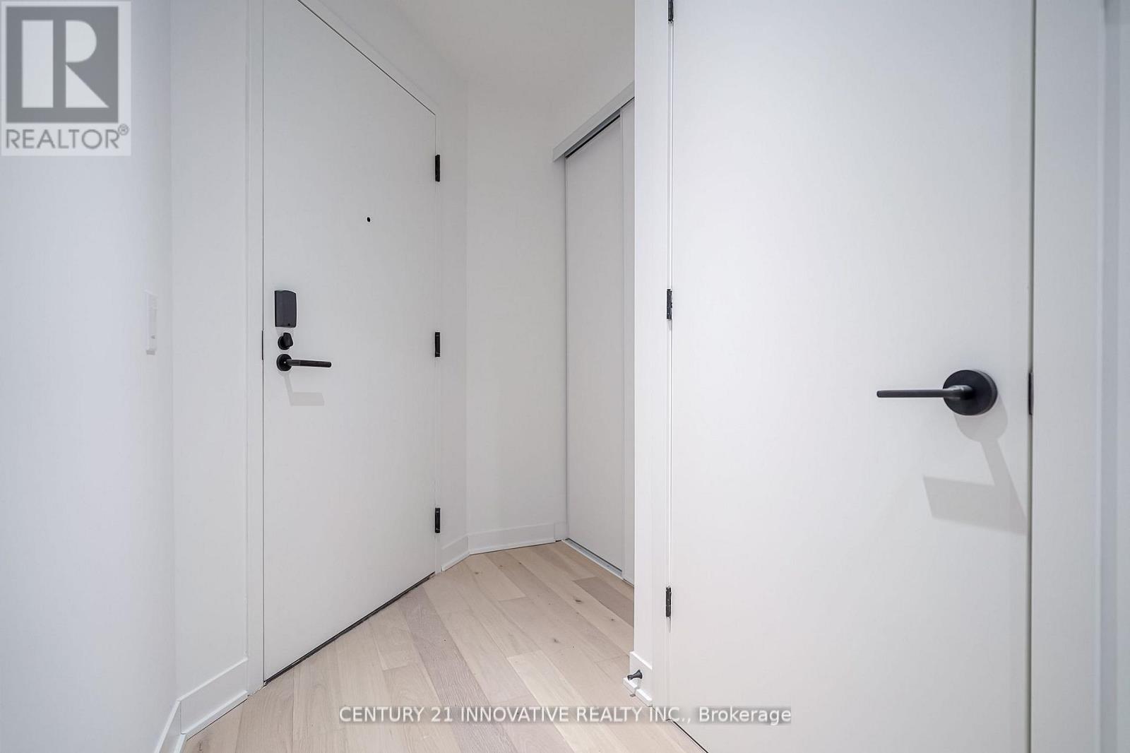 311 - 2625 Dundas Street W, Toronto, Ontario  M6P 1X9 - Photo 2 - W13098008