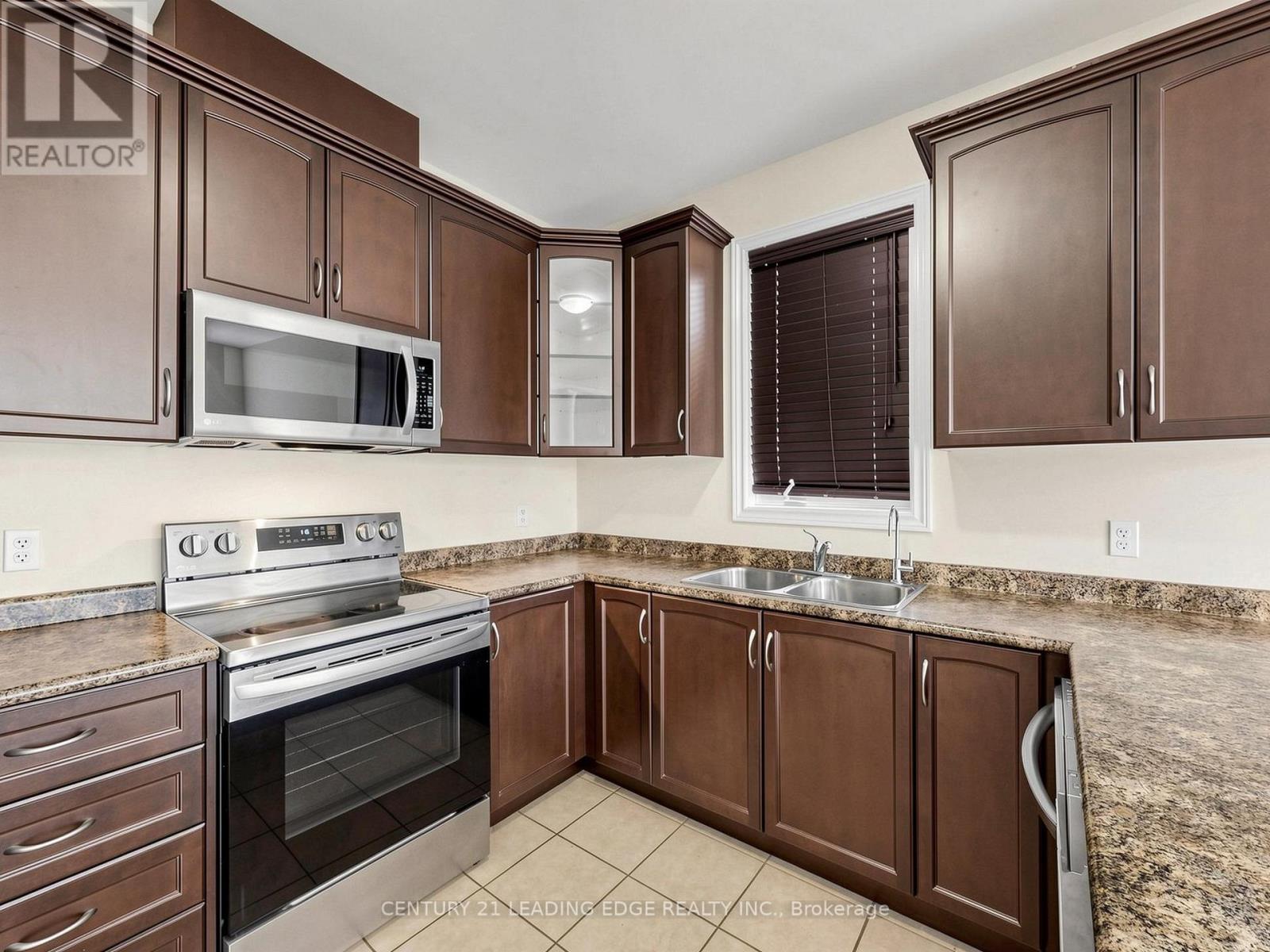 51 Drummondville Drive, Brampton, Ontario  L6P 3M9 - Photo 10 - W13098050