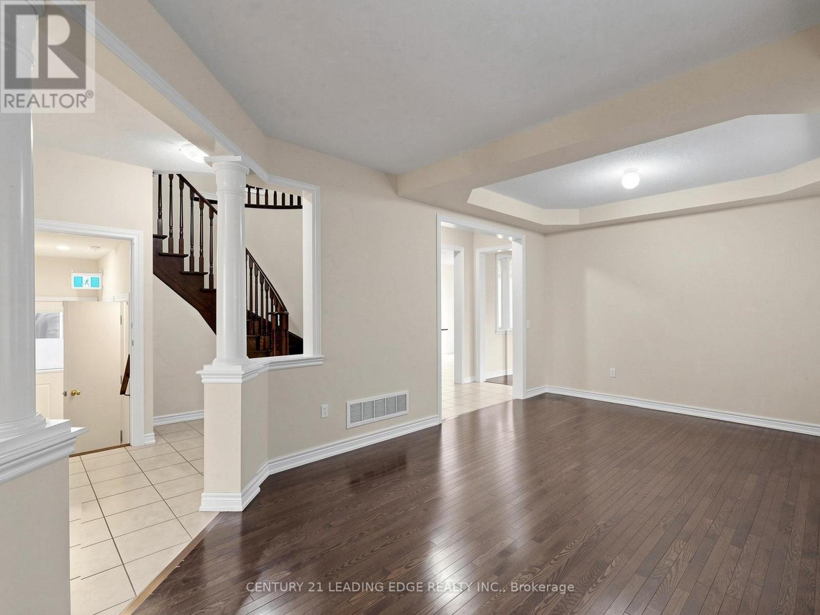 51 Drummondville Drive, Brampton, Ontario  L6P 3M9 - Photo 3 - W13098050