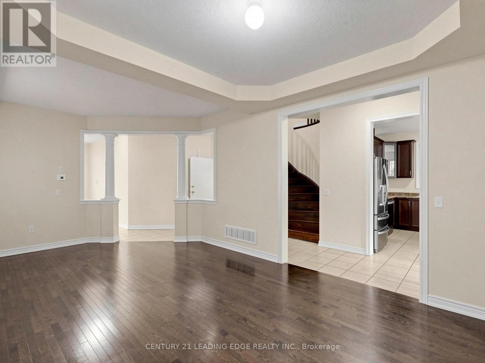 51 Drummondville Drive, Brampton, Ontario  L6P 3M9 - Photo 4 - W13098050