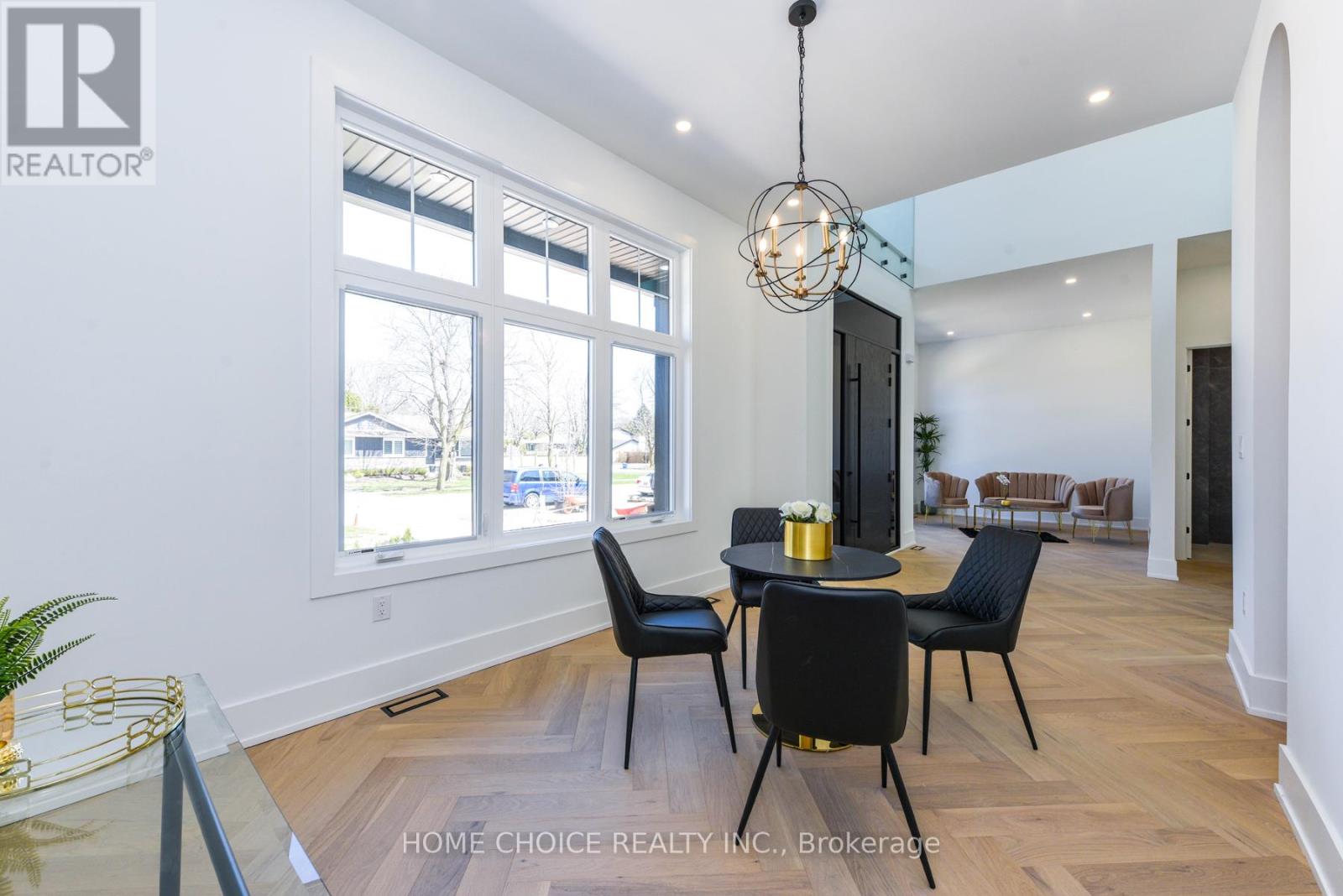 302 Tuck Drive, Burlington, Ontario  L7L 2R3 - Photo 4 - W13098078
