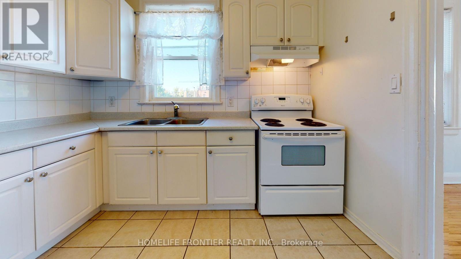 191 Queen Street E, Brampton, Ontario  L6W 2B3 - Photo 4 - W13098128