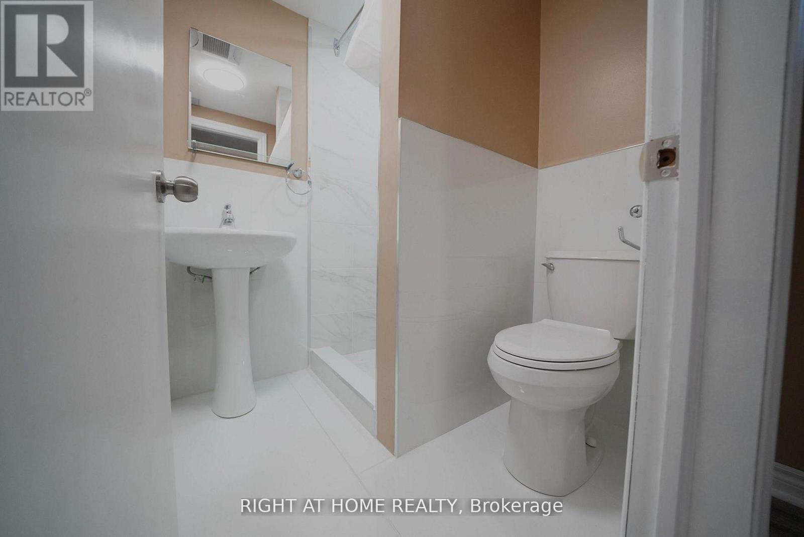 35 Beckett Avenue, Toronto, Ontario  M6L 2B3 - Photo 14 - W13098138