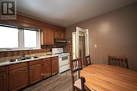 35 Beckett Avenue, Toronto, Ontario  M6L 2B3 - Photo 3 - W13098138