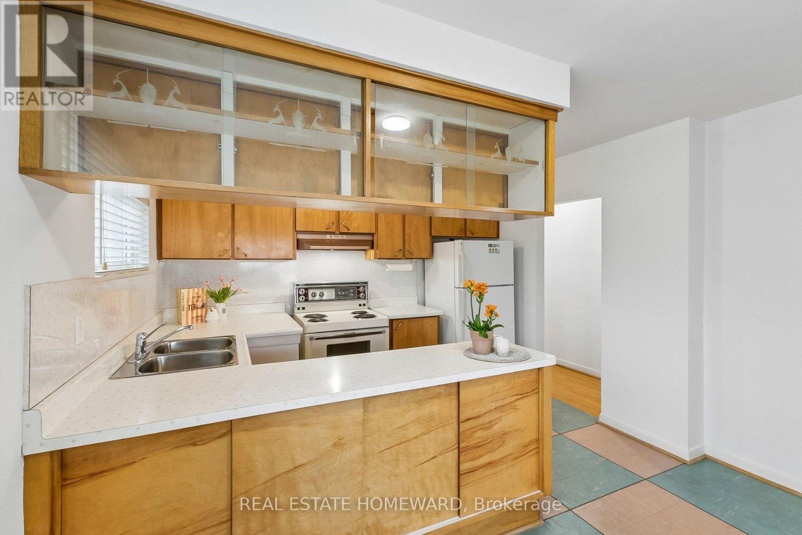 71 Thwaite Avenue, Toronto, Ontario  M3L 2C8 - Photo 17 - W13098146