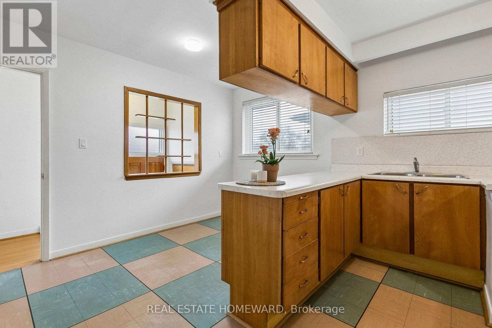 71 Thwaite Avenue, Toronto, Ontario  M3L 2C8 - Photo 19 - W13098146