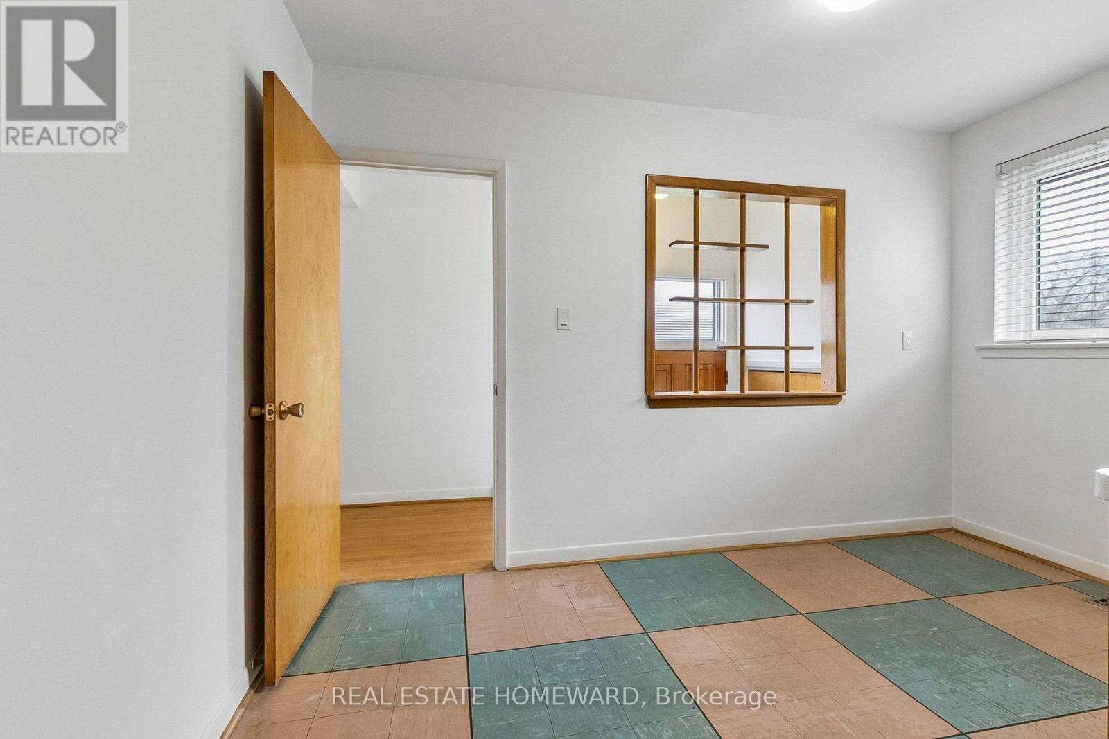 71 Thwaite Avenue, Toronto, Ontario  M3L 2C8 - Photo 21 - W13098146