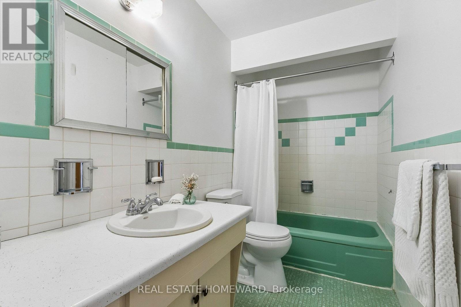 71 Thwaite Avenue, Toronto, Ontario  M3L 2C8 - Photo 31 - W13098146
