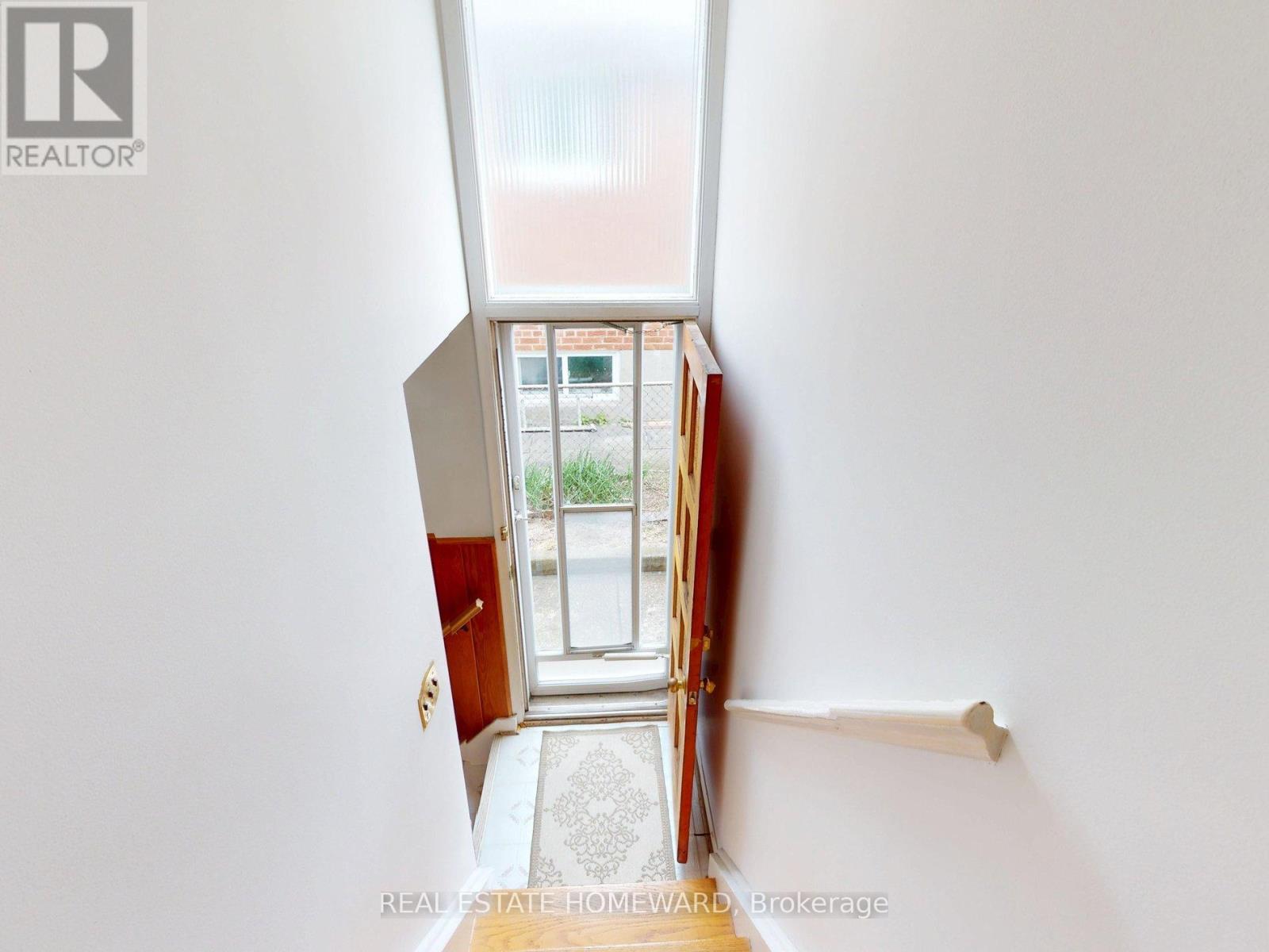 71 Thwaite Avenue, Toronto, Ontario  M3L 2C8 - Photo 33 - W13098146