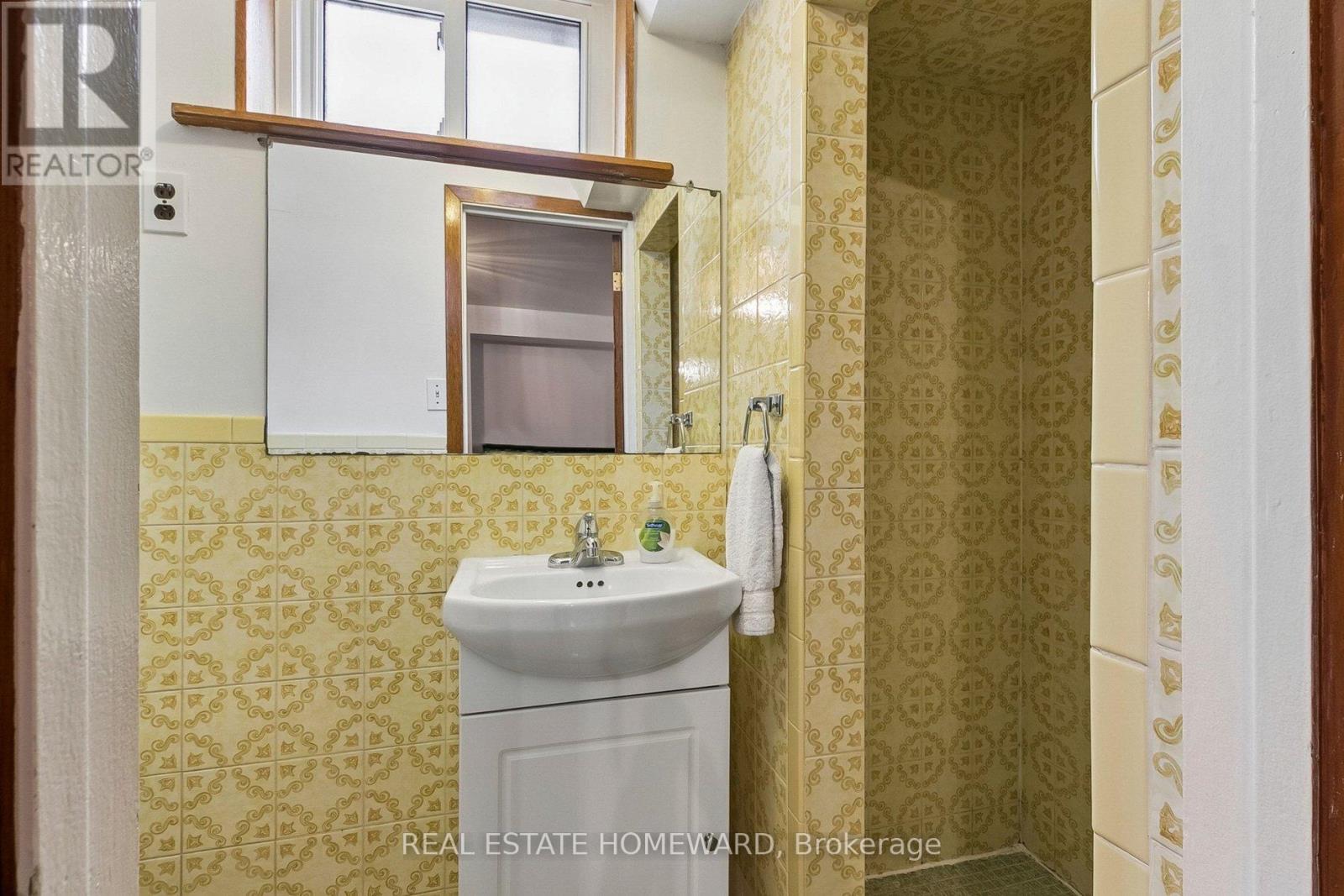 71 Thwaite Avenue, Toronto, Ontario  M3L 2C8 - Photo 41 - W13098146