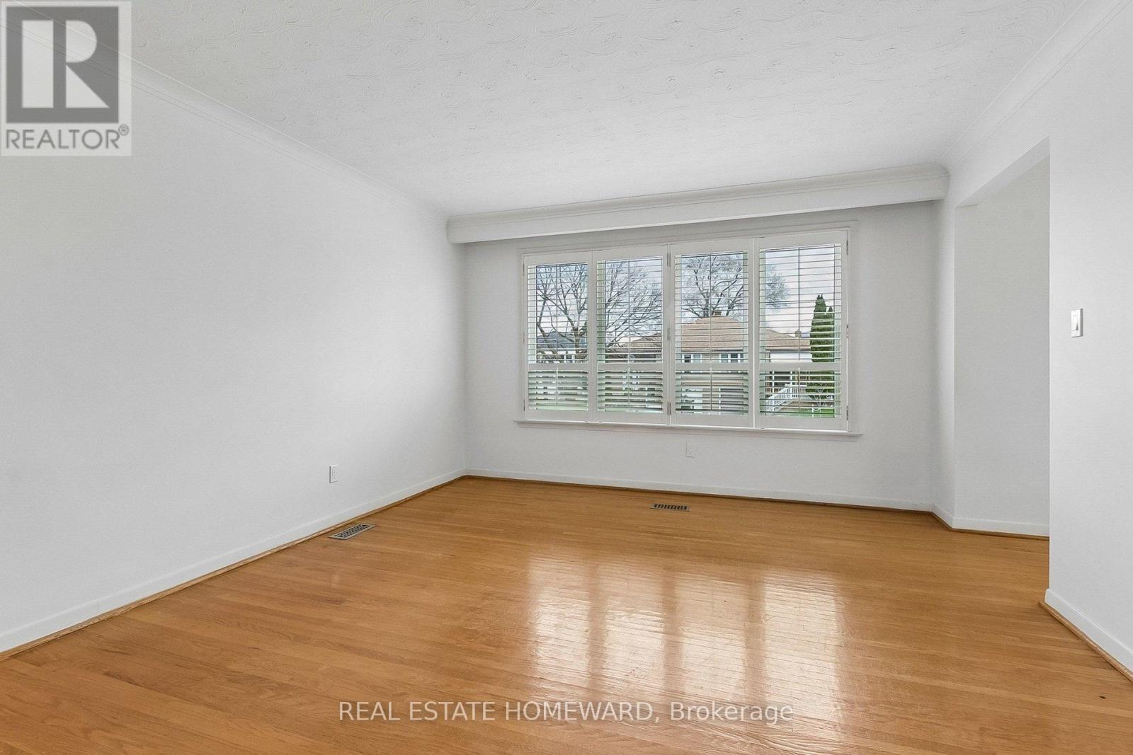 71 Thwaite Avenue, Toronto, Ontario  M3L 2C8 - Photo 6 - W13098146