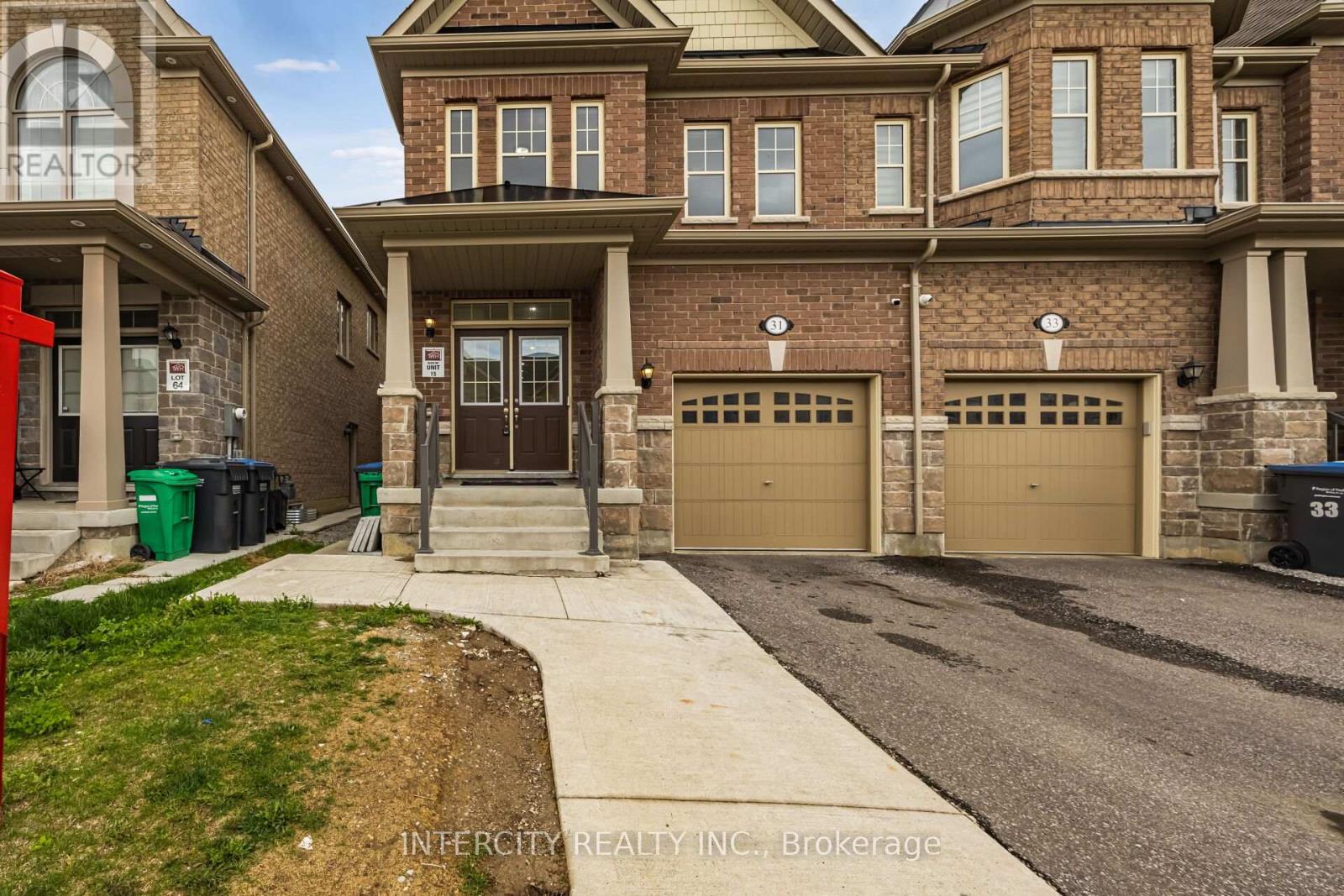 31 Matterhorn Road, Brampton, Ontario  L7A 5A3 - Photo 2 - W13098150