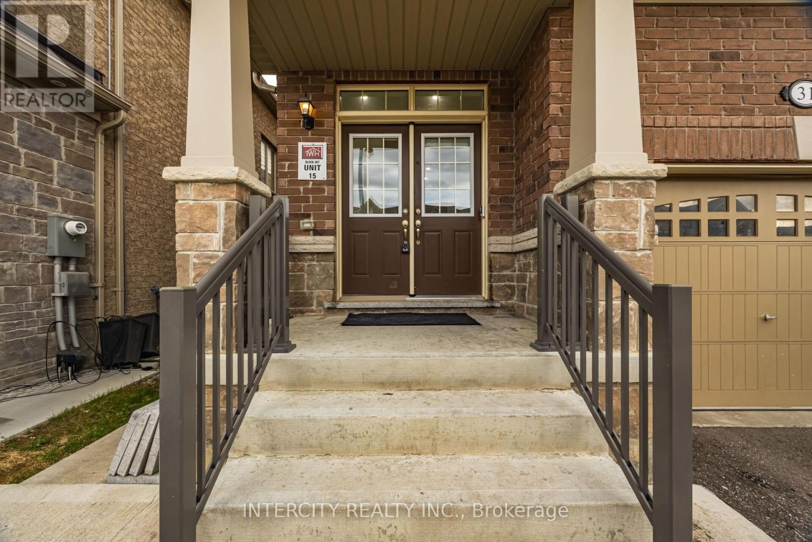 31 Matterhorn Road, Brampton, Ontario  L7A 5A3 - Photo 3 - W13098150