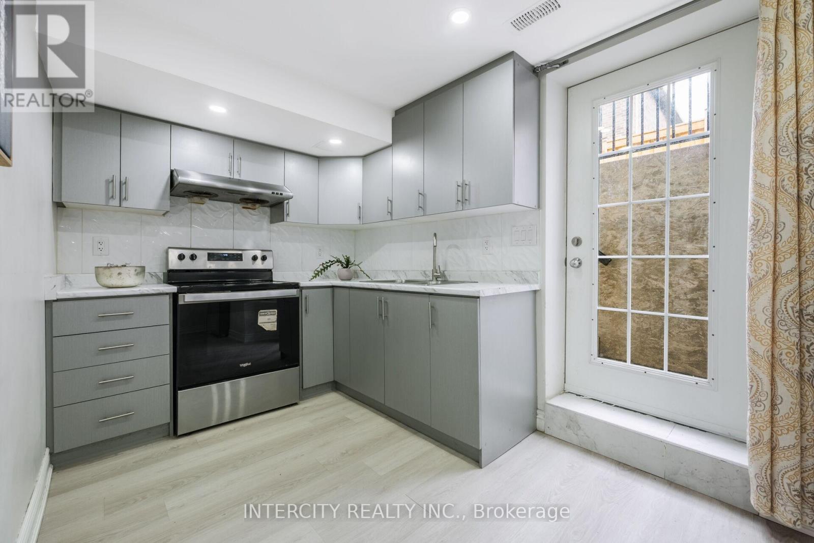 31 Matterhorn Road, Brampton, Ontario  L7A 5A3 - Photo 40 - W13098150