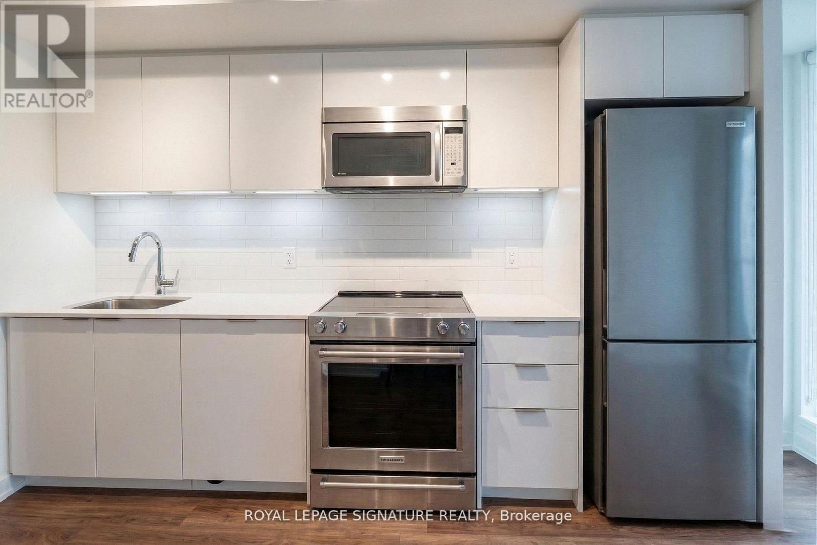 305 - 30 Samuel Wood Way, Toronto, Ontario  M9B 1B1 - Photo 2 - W13098178