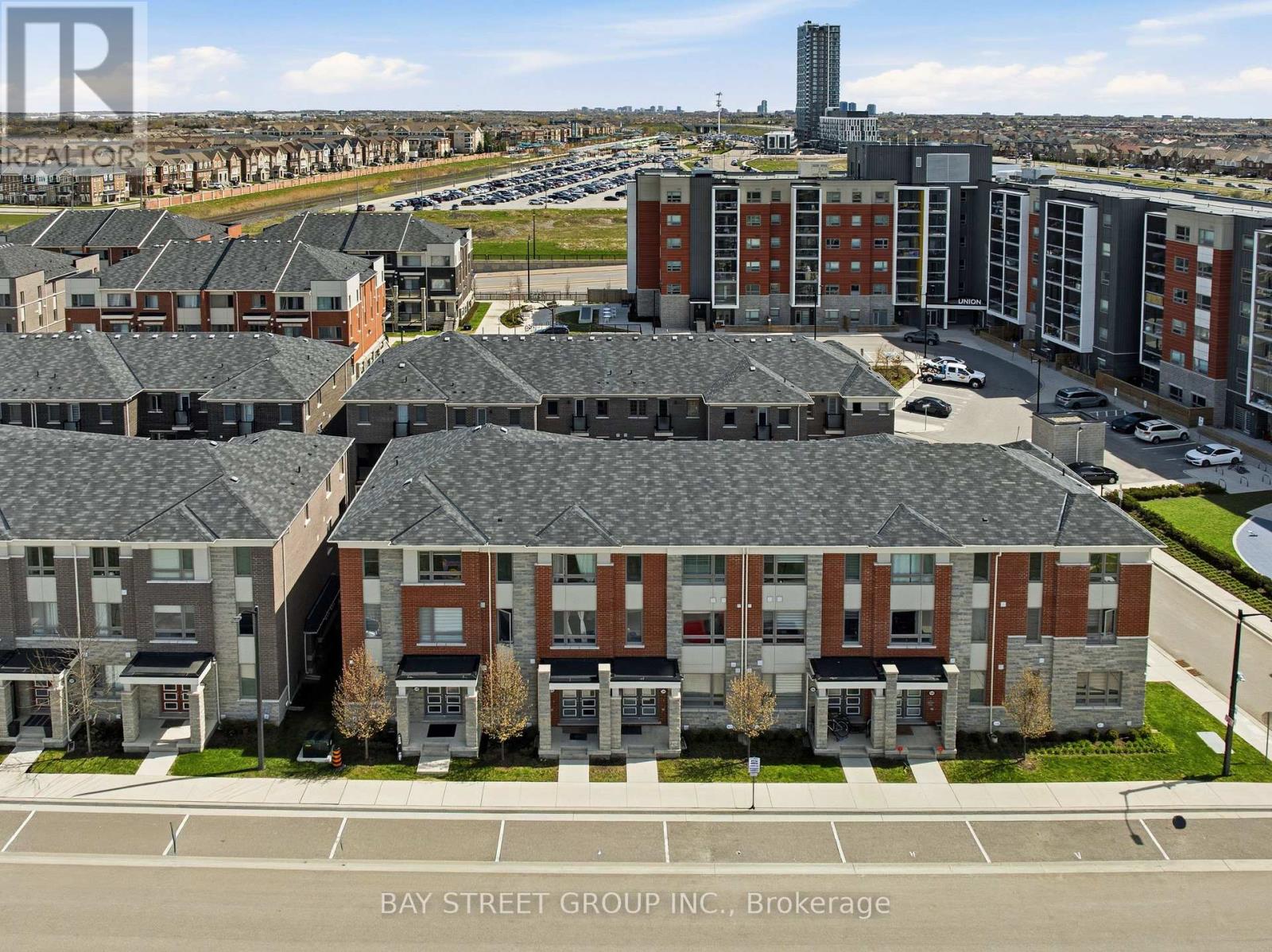 334 Lagerfeld Drive, Brampton, Ontario  L7A 5G8 - Photo 2 - W13098222