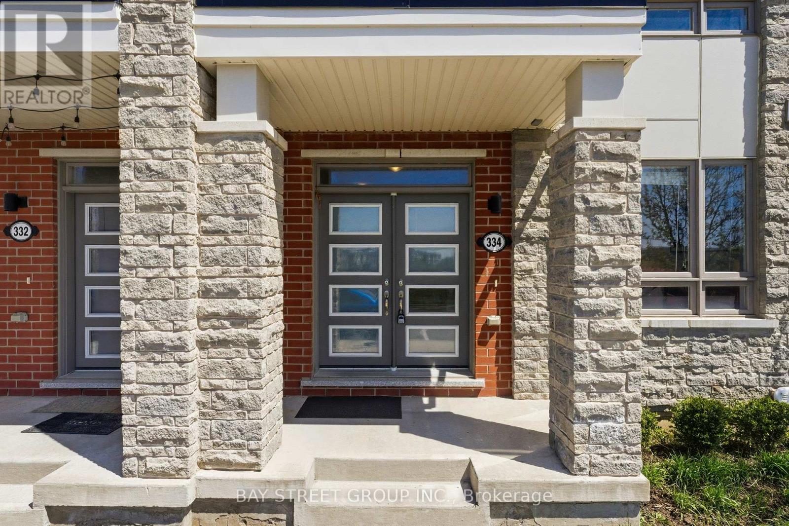 334 Lagerfeld Drive, Brampton, Ontario  L7A 5G8 - Photo 4 - W13098222
