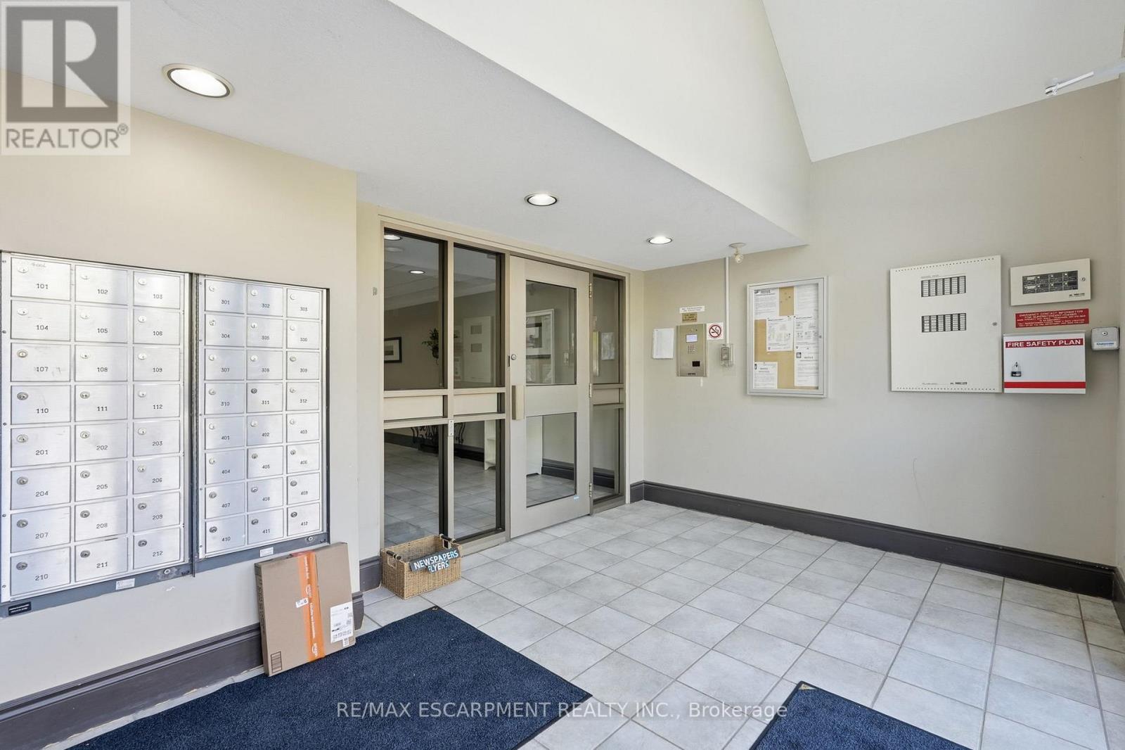 407 - 4006 Kilmer Drive, Burlington, Ontario  L7M 4W4 - Photo 3 - W13098258