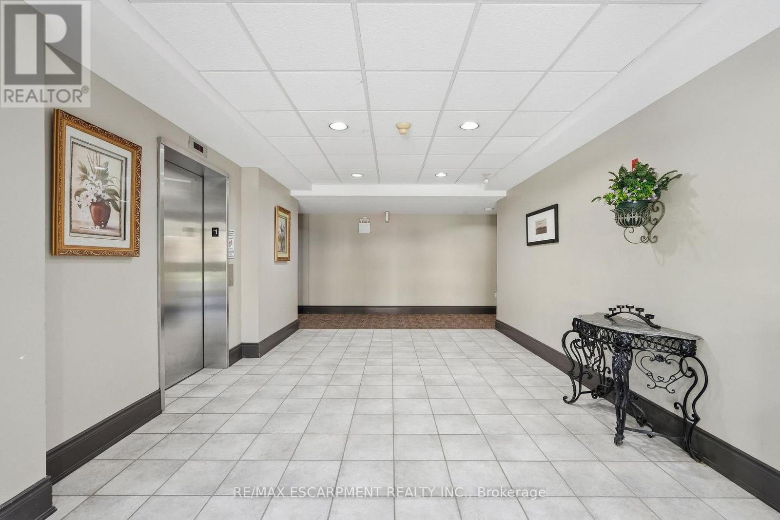 407 - 4006 Kilmer Drive, Burlington, Ontario  L7M 4W4 - Photo 4 - W13098258
