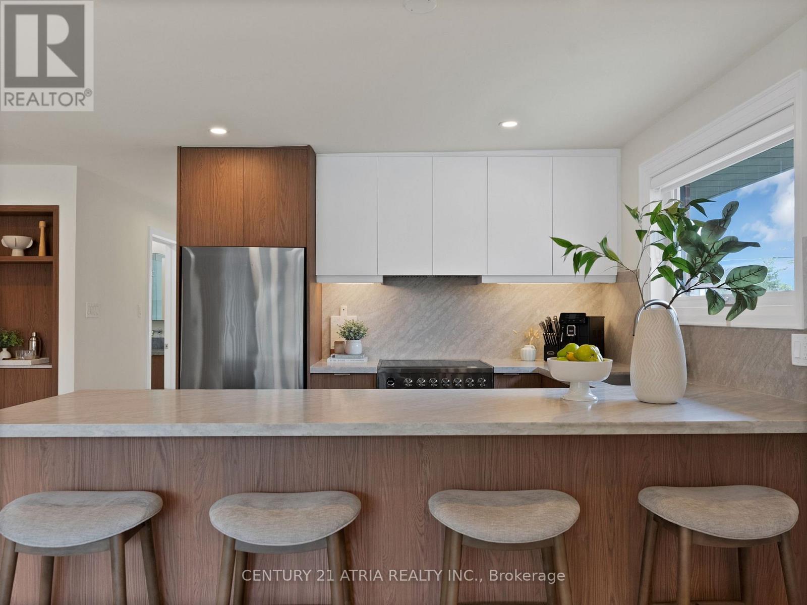 23 Lloyd Manor Road, Toronto, Ontario  M9B 5H5 - Photo 5 - W13098268