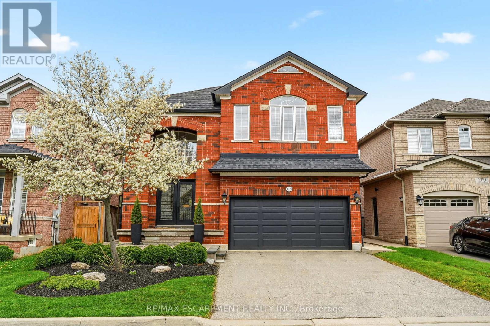 1379 Liverpool Street, Oakville, Ontario  L6M 4P1 - Photo 3 - W13098272