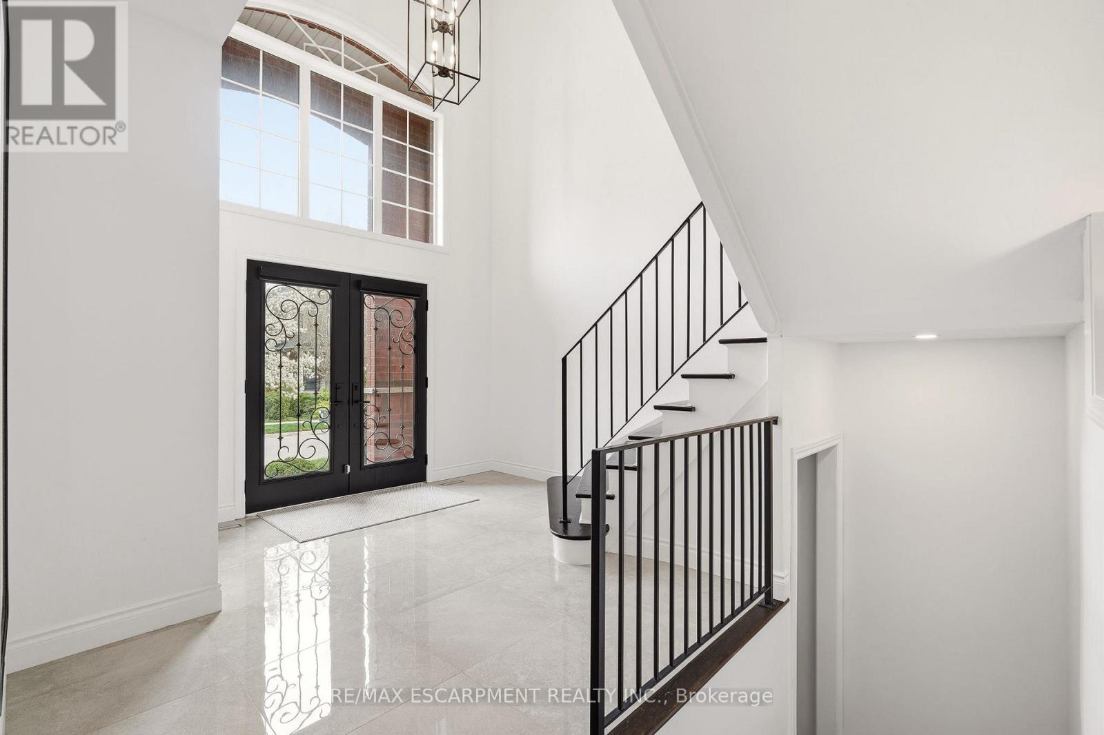 1379 Liverpool Street, Oakville, Ontario  L6M 4P1 - Photo 4 - W13098272