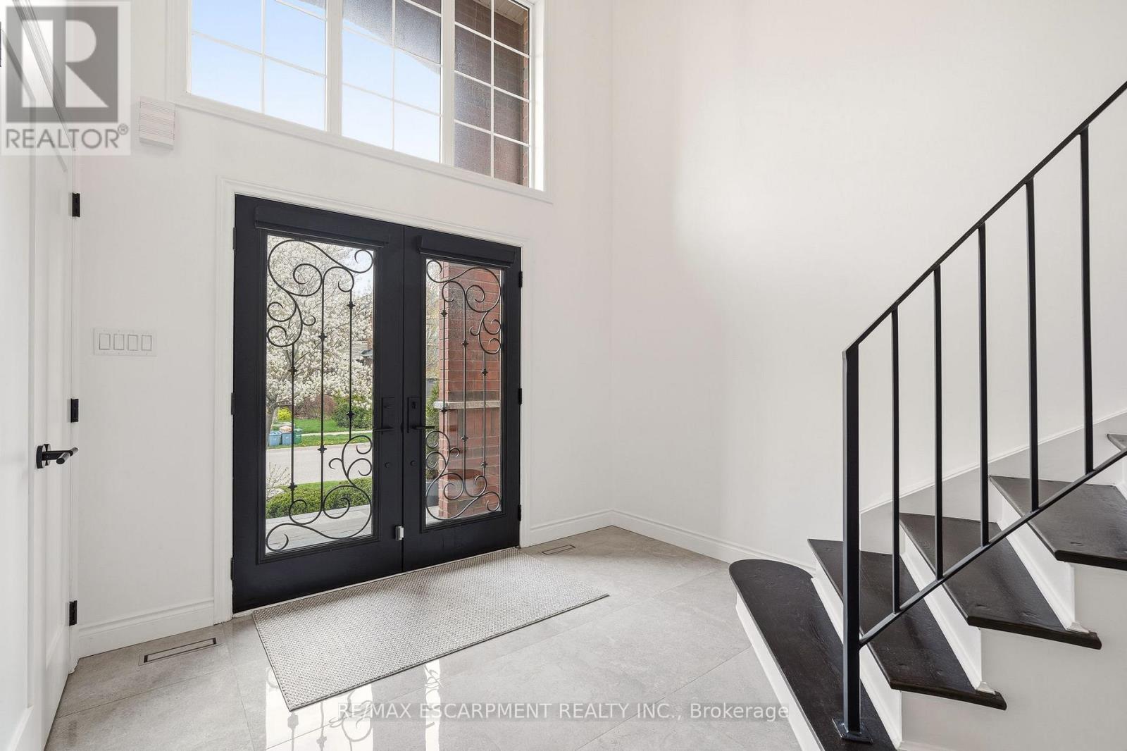 1379 Liverpool Street, Oakville, Ontario  L6M 4P1 - Photo 5 - W13098272