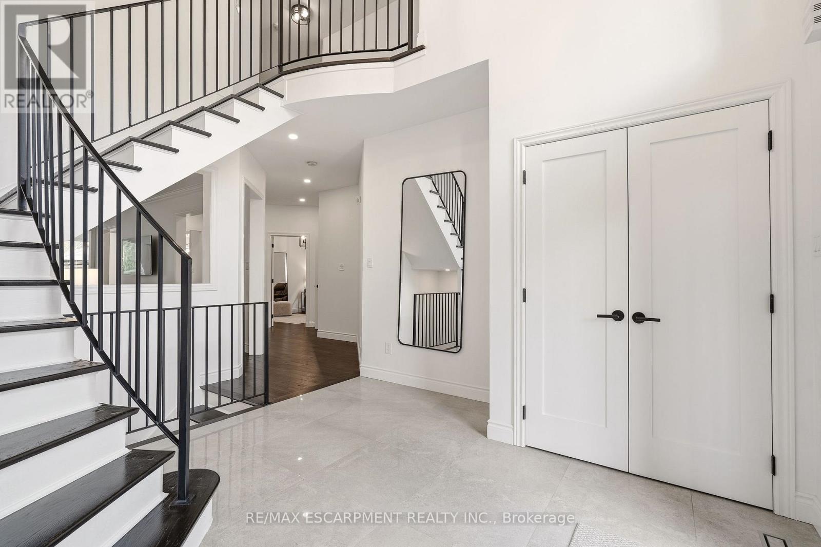 1379 Liverpool Street, Oakville, Ontario  L6M 4P1 - Photo 7 - W13098272