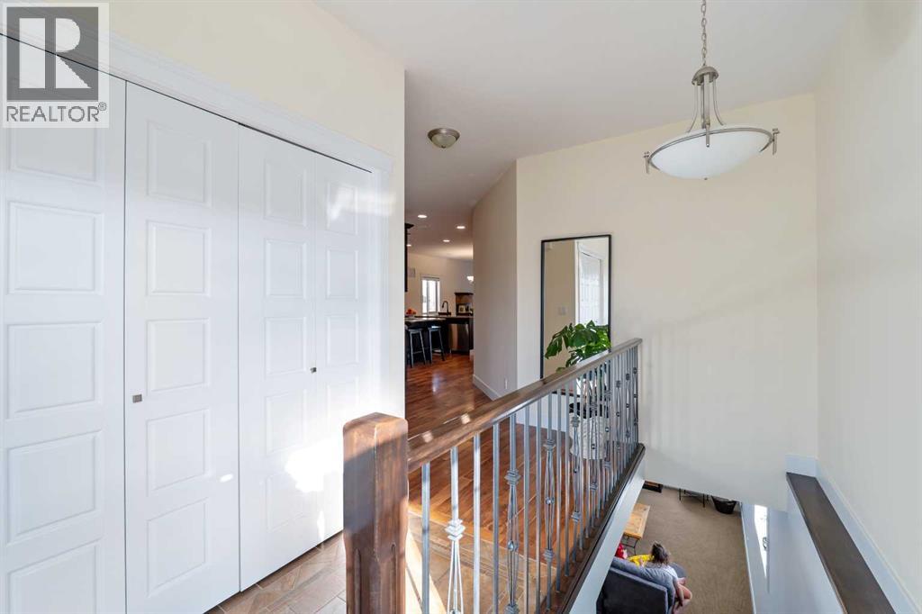 901 Carriage Lane Place, Carstairs, Alberta  T0M 0N0 - Photo 5 - A2308819