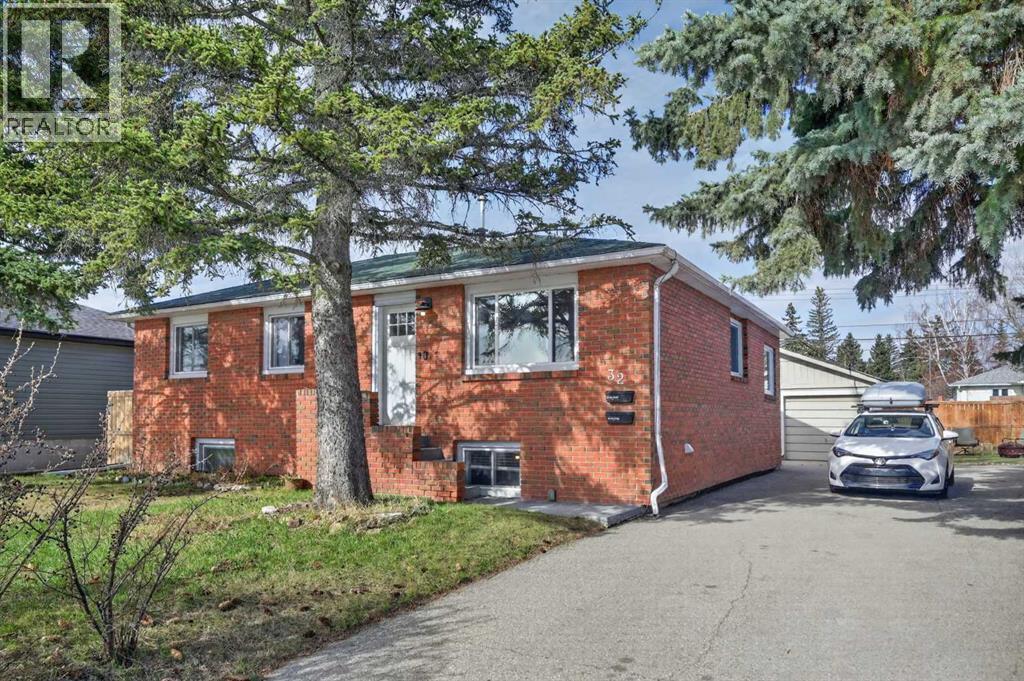 32 Beaupre Crescent Nw, Calgary, Alberta  T3B 2S8 - Photo 1 - A2306953