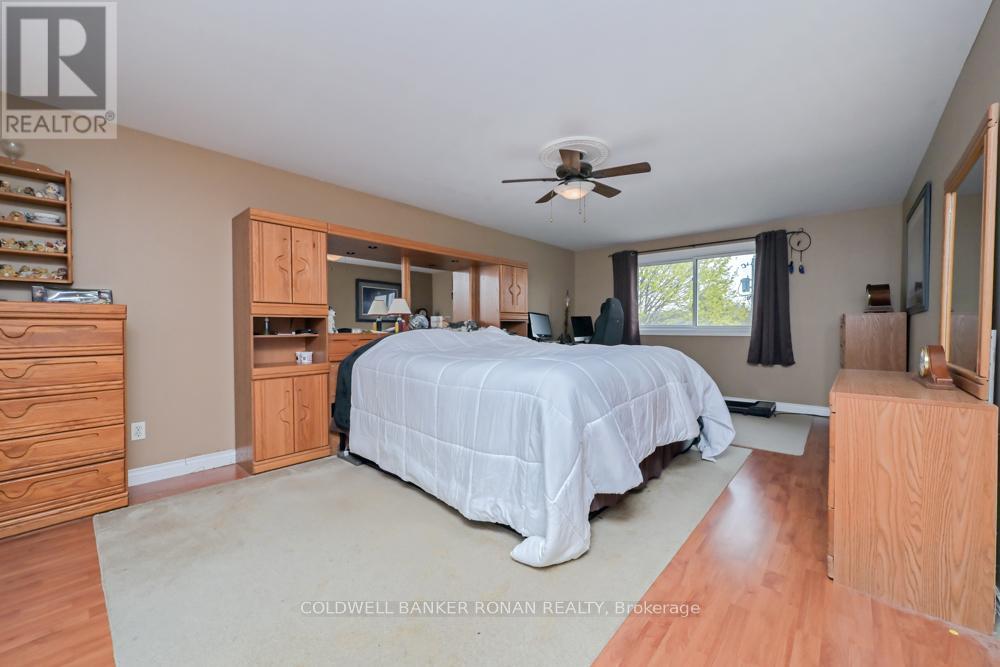 56 Edward Street, Mapleton, Ontario  N0G 1P0 - Photo 12 - X13098162