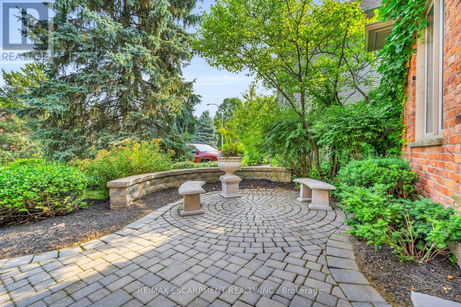 484 Bush Drive, Hamilton, Ontario  L9G 4T4 - Photo 3 - X13098206