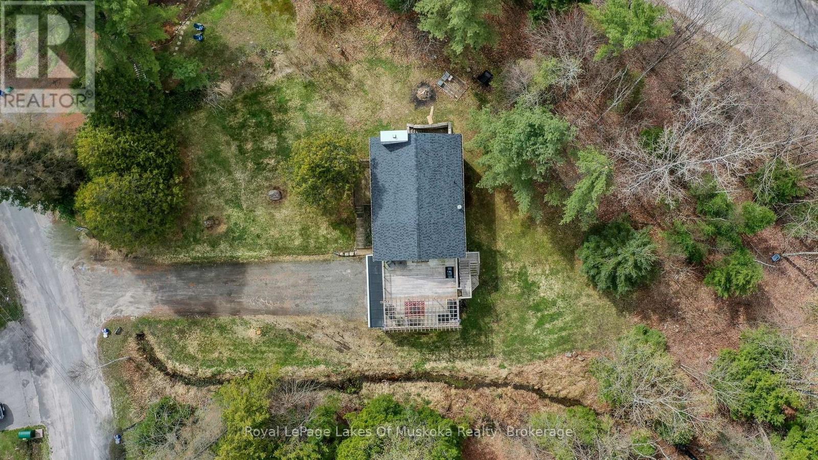 256 Woodland Drive, Huntsville, Ontario  P1H 1A6 - Photo 2 - X12716700