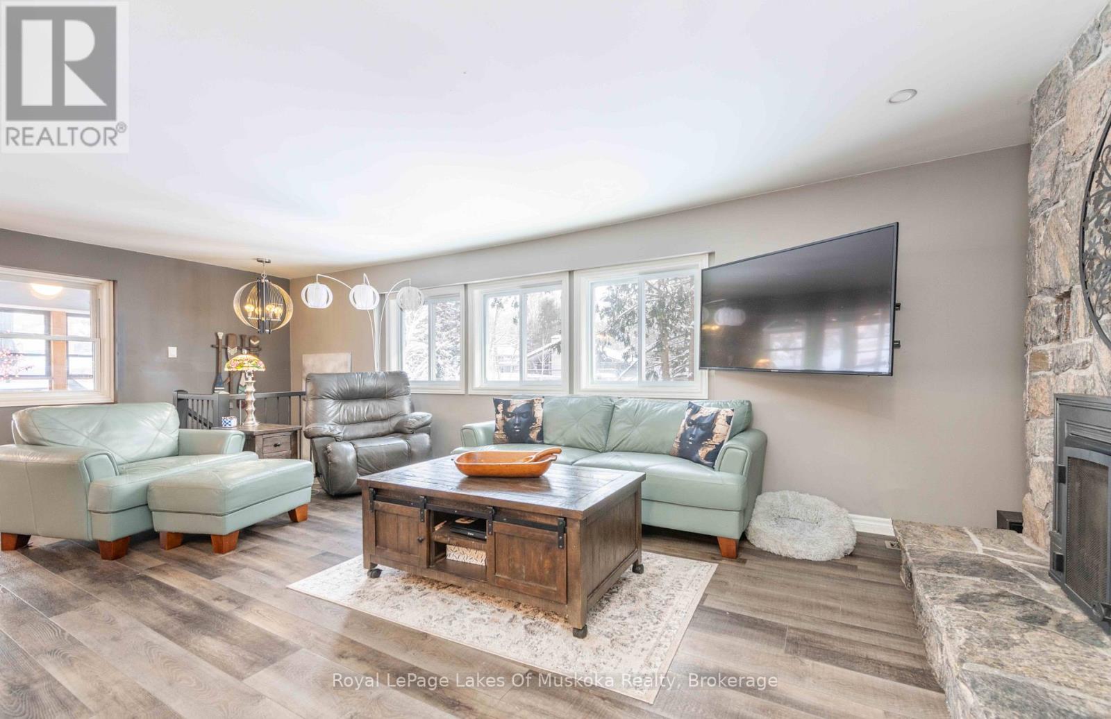 256 Woodland Drive, Huntsville, Ontario  P1H 1A6 - Photo 7 - X12716700
