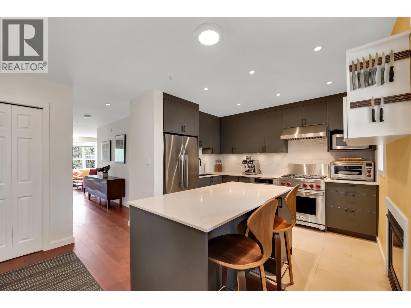 6 1204 Main Street, Squamish, British Columbia  V8B 0S3 - Photo 1 - R3120916