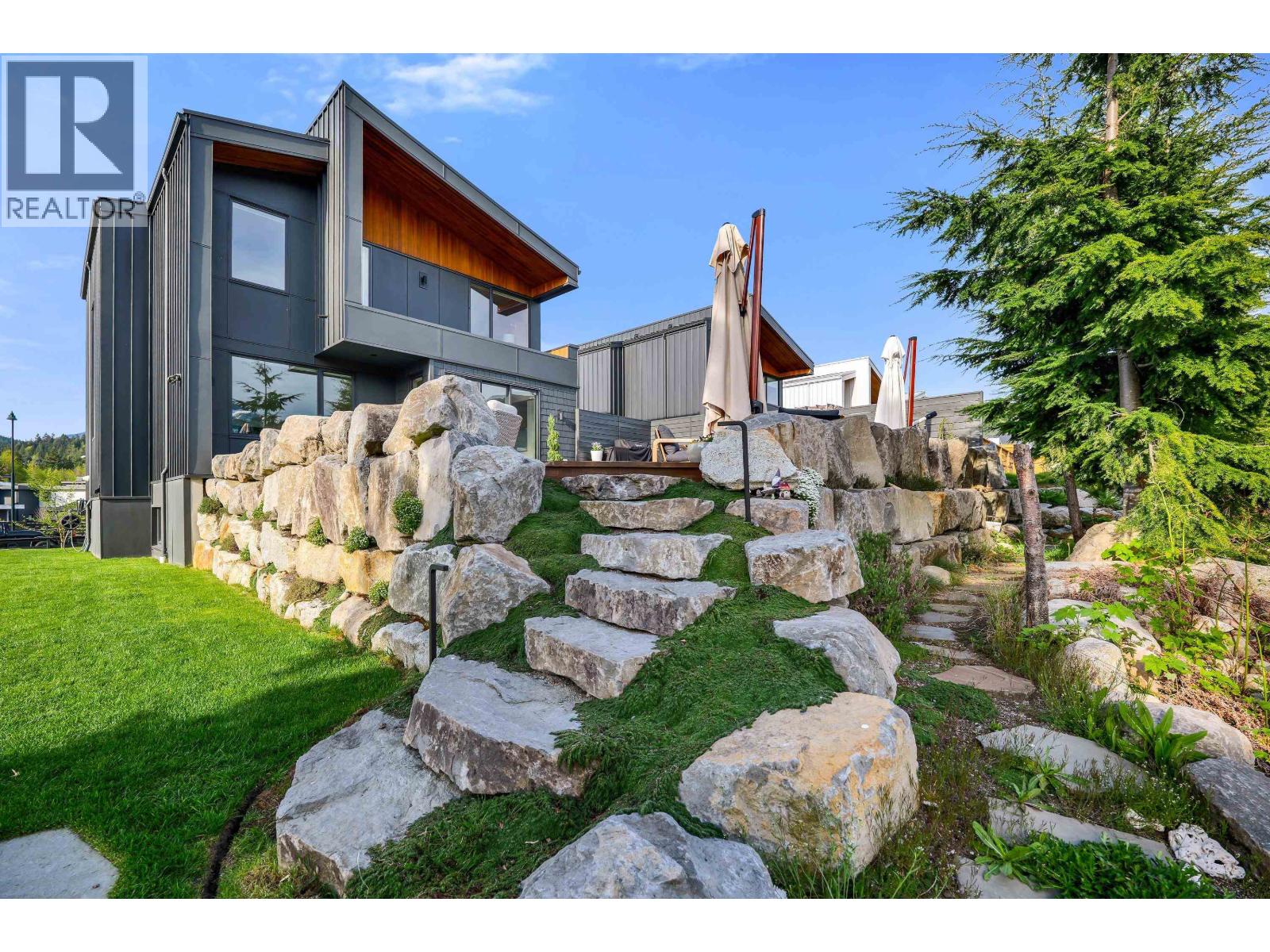 2938 Huckleberry Drive, Squamish, British Columbia  V8B 1B2 - Photo 8 - R3120898