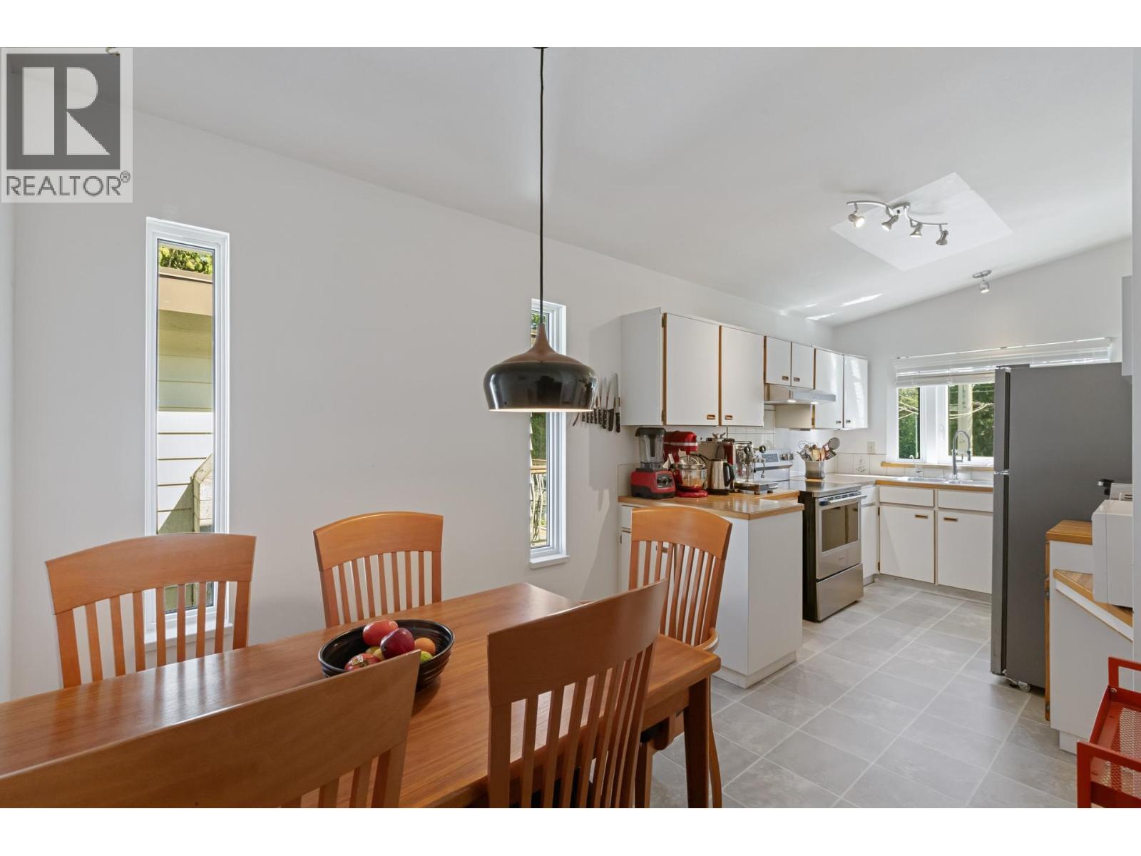 1678 Dempsey Road, North Vancouver, British Columbia  V7K 1T3 - Photo 10 - R3120943